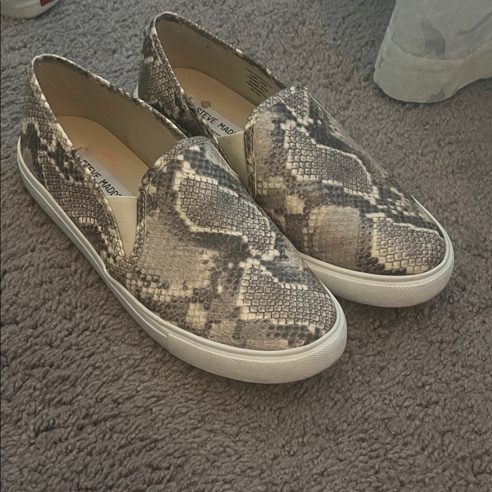 Steve Madden Gray and Cream Snake Print Sneakers
